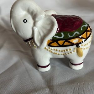 Pier 1 Elephant Salt or Pepper Shaker India styled